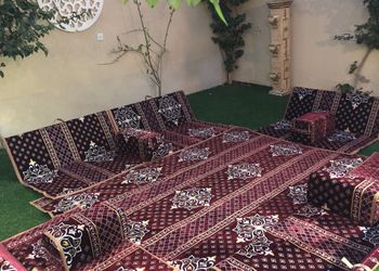 شالية بجلسة مطلة على مسبح 