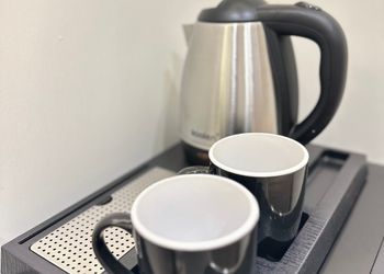 استديو بسرير ماستر وجلسة جانبية