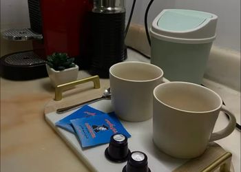 شقة بغرفة نوم وتصميم هادئ 