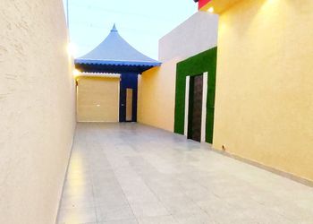 منتجع بمسبحين والعاب مائية 