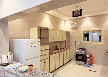 غرفة بسريرين مفردة داخل مزرعة 
