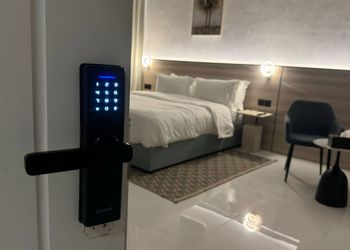 استديو بسرير ماستر وجلسة جانبية 