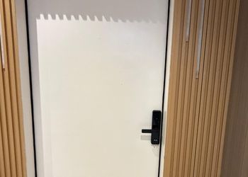 استديو بسرير ماستر وجلسة جانبية 