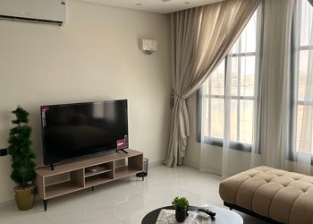 شقه بغرفة نوم وصالتيين جلوس