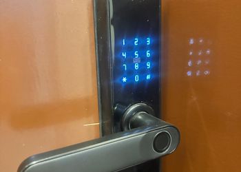 استديو بسرير ماستر وجلسة جانبية