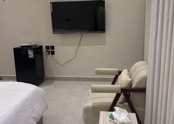 استديو بسرير ماستر وجلسة جانبية 