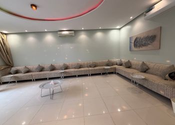 شاليه بمسبح ومسطح اخضر 