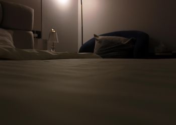 استديو بسرير ماستر وجلسة جانبية 