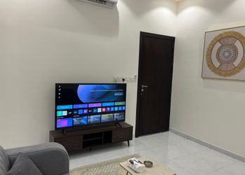 شقة بصالة جلوس وغرفة نوم