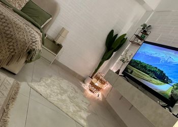استديو بسرير ماستر وجلسة جانبية 
