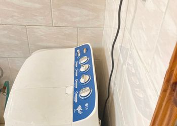 شقة بغرفتين نوم وأثاث مريح