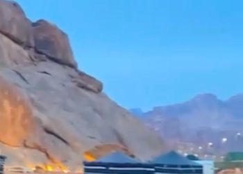 مخيم ببيت شعر وجلسات خارجية