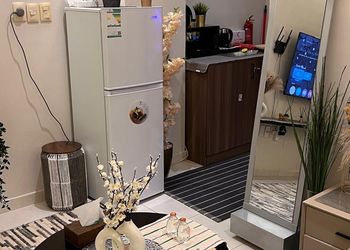استديو بأثاث مريح وبسيط 