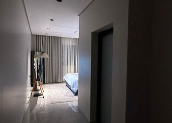 استديو بأثاث مريح وبسيط 