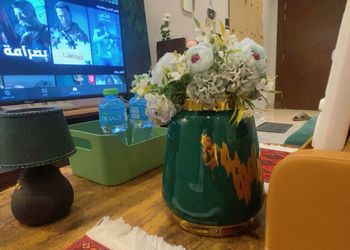 استديو بأثاث مريح وبسيط 