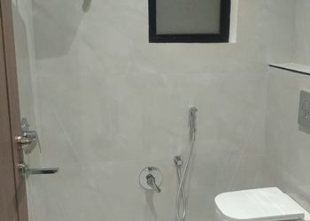 شاليه بجلسة خارجية ومسبح خارجي