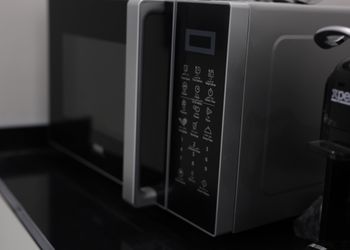 استديو بأثاث مريح وبسيط