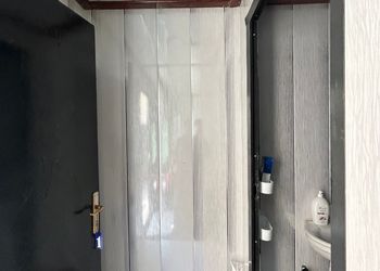 استديو بأثاث مريح وبسيط 