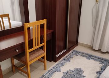 شقة بغرفتين نوم وصالة 