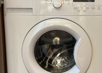 شقة بغرفة معيشة وغرفة نوم 