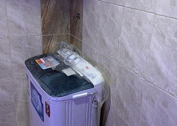 استديو بأثاث مريح وبسيط 