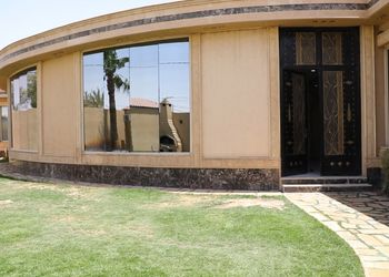 استراحة بمسطح اخضر ومسبح داخلي 