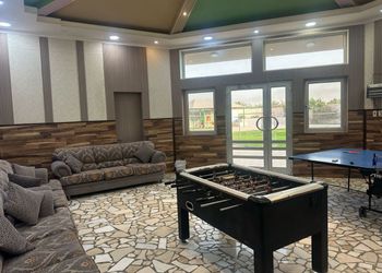 استراحة بمسطح اخضر ومجالس