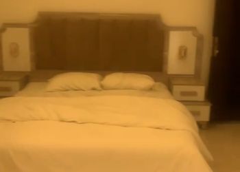 شاليه بجلسة خارجية وألعاب أطفال