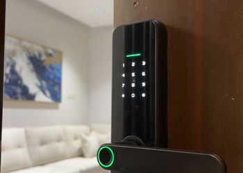 شقة بدخول ذاتي وصالة أنيقة 
