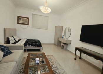 استديو بسرير ماستر وجلسة جانبية