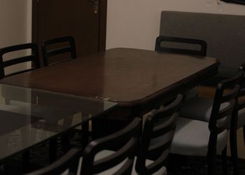 استراحة بمجالس ومسطحات خضراء