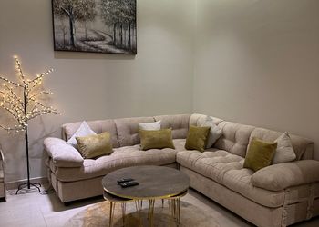 استديو بسرير ماستر وجلسة مريحة 