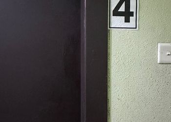 استديو بسرير ماستر وأثاث مريح 