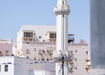 شقة بغرفة معيشة وغرفتين نوم 