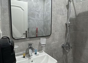 استديو بسرير ماستر وجلسة جانبية