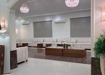 استراحة بمجالس واسعة وفناء خارجي