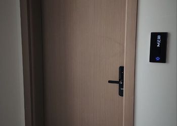 استديو بتصميم أنيق ودخول ذاتي