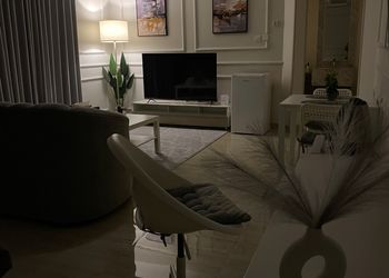 استديو بسرير ماستر و جلسة جانبية