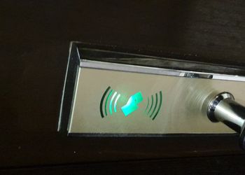شقة بغرفة معيشة وغرفة نوم 