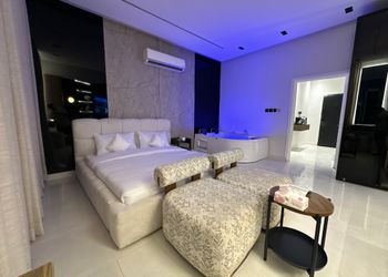 استديو هادئ بسرير ماستر