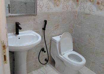 استديو بسرير ماستر وجلسة مريحة 