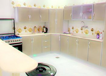 شاليه بمسبح خارجي بحاجز ومسطحات خضراء