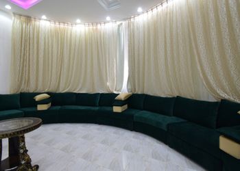 استراحة بملعب كرة طائرة وجلسة 