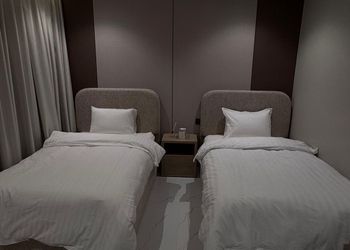 شقة بغرفتين نوم وصالة مريحة 