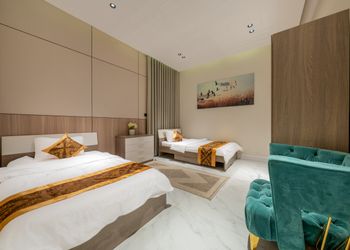 شقه فاخره بغرف نوم وصالة وبلكونة