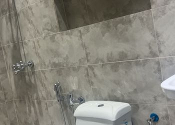 استديو بأثاث مريح وبسيط 