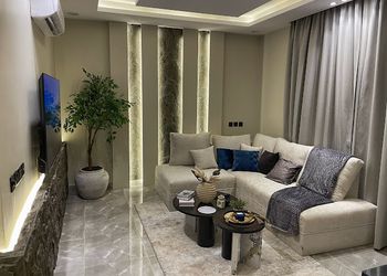 شقة بصالة انيقة ودخول ذاتي