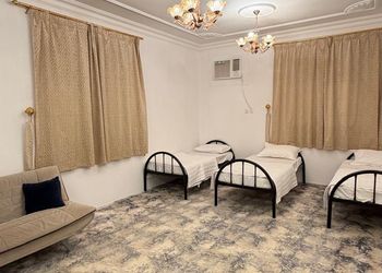 استديو بأثاث مريح وبسيط 