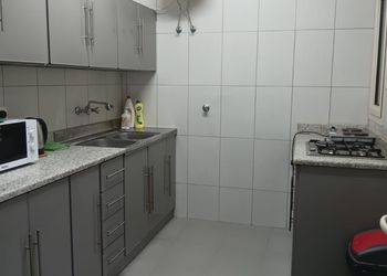 شقة بغرفة معيشة وغرفة نوم 