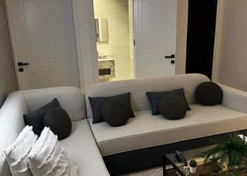 شقة بغرفة معيشة وغرفتين نوم 